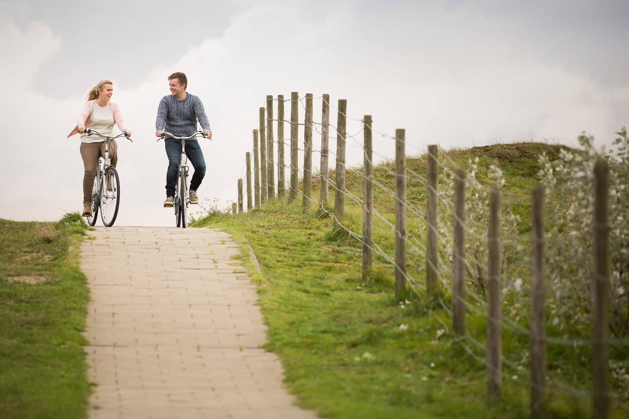 Vlak bij strand en duinen